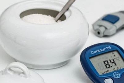 ما هي إجراءات الإسعافات الأولية التي ينبغي اتخاذها في حالة التعرض لثلاثي - آي...